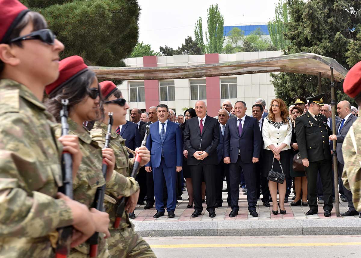 Sumqayıtda möhtəşəm   hərbi parad - FOTOLAR