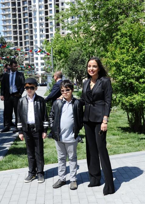 Leyla Əliyeva övladları ilə birgə  ağac əkdi - FOTOLAR