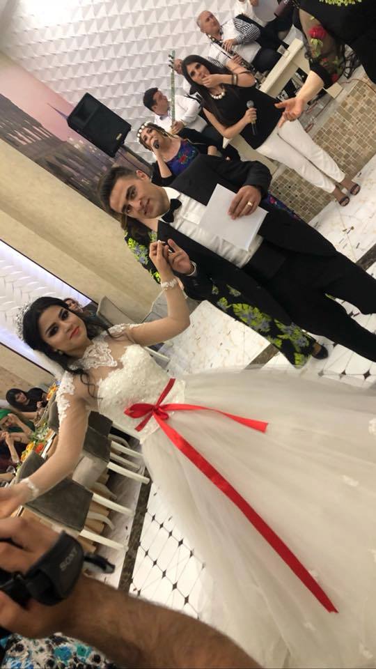 Əli Əhmədov kimsəsiz gənclərə mənzil bağışladı    - FOTOLAR