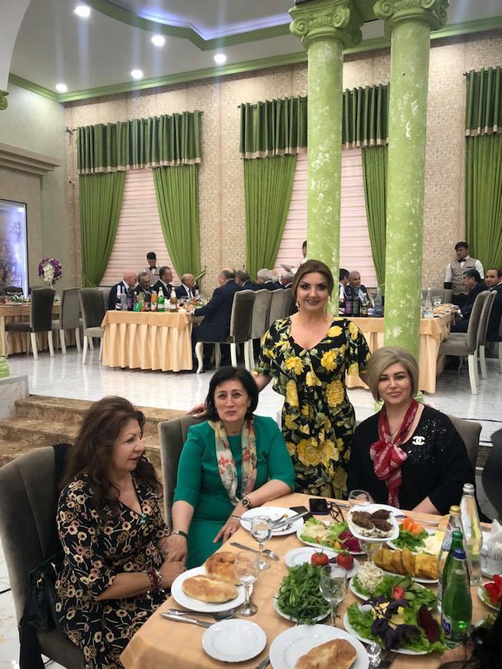 Əli Əhmədov kimsəsiz gənclərə mənzil bağışladı    - FOTOLAR