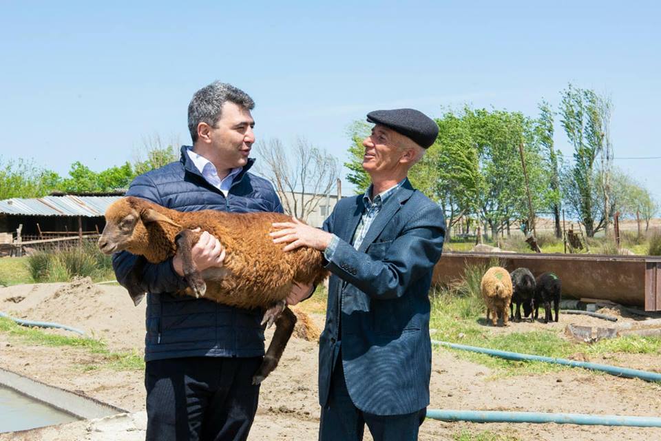 Ömrümdə belə nazir görməmişdim â€“  Fermer İnam Kərimovla görüşündən danışdı - FOTO