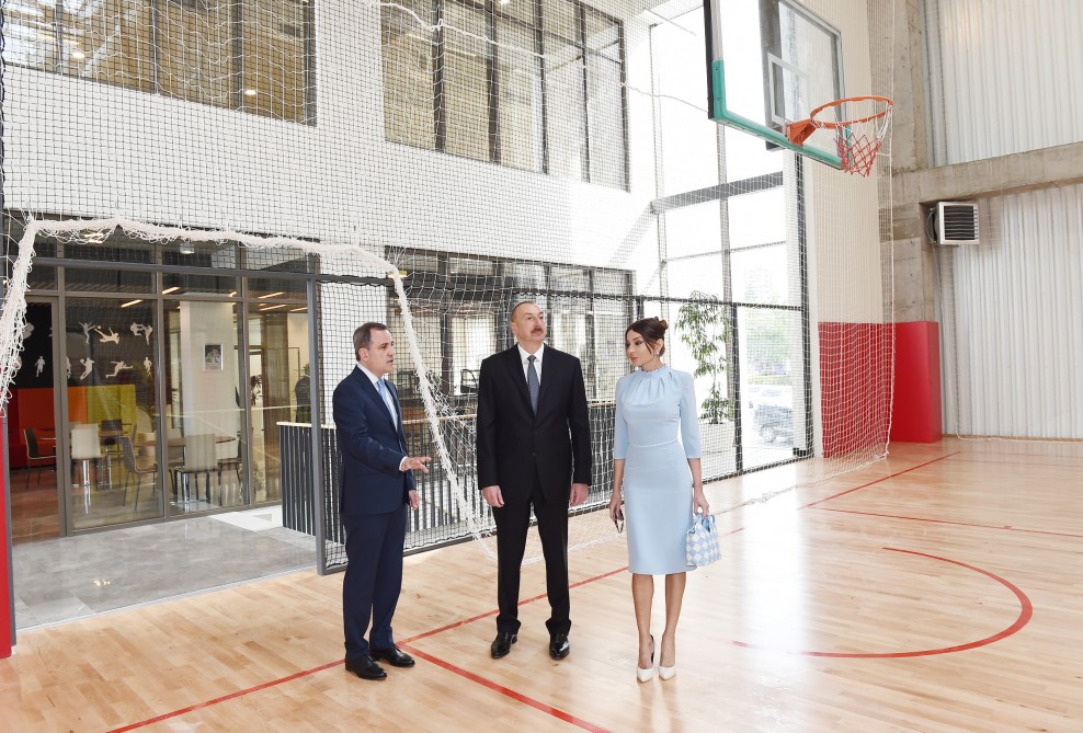İlham Əliyev və xanımı Təhsil Kompleksin AÇILIŞINDA - FOTOLAR