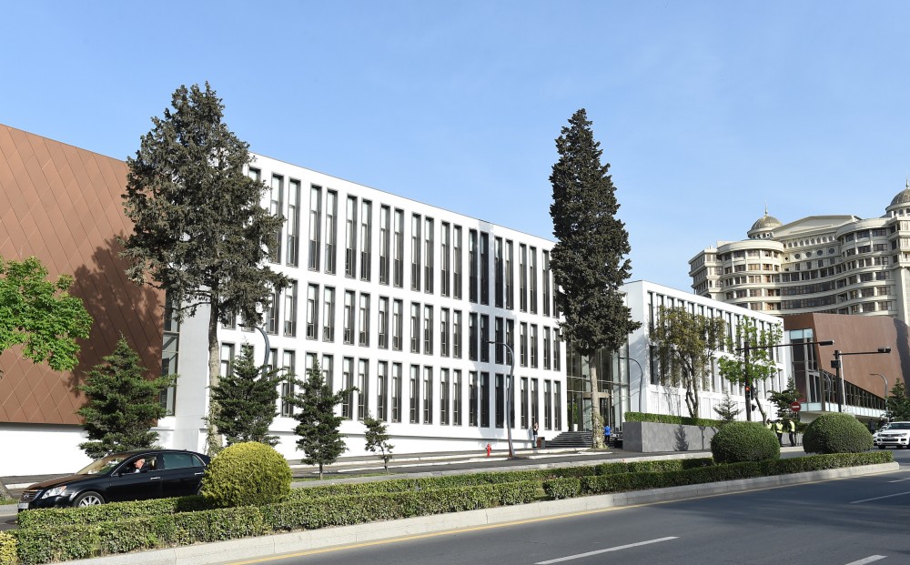 İlham Əliyev və xanımı Təhsil Kompleksin AÇILIŞINDA - FOTOLAR