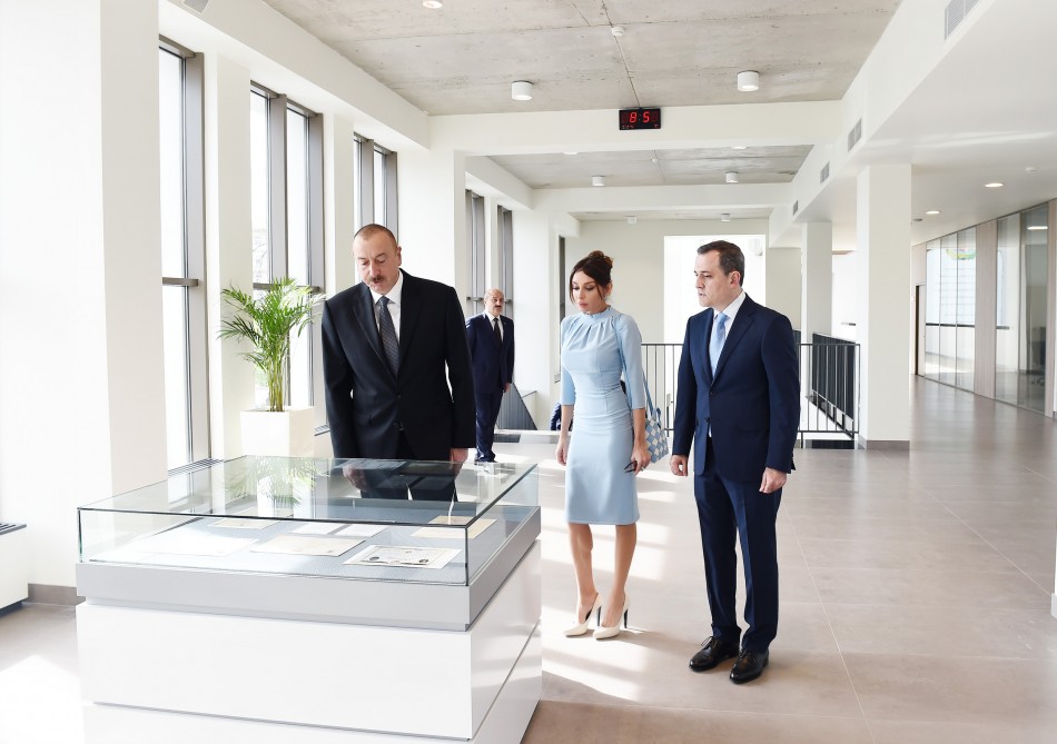 İlham Əliyev və xanımı Təhsil Kompleksin AÇILIŞINDA - FOTOLAR