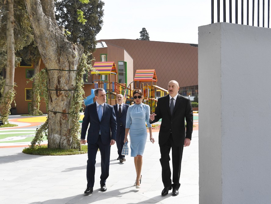 İlham Əliyev və xanımı Təhsil Kompleksin AÇILIŞINDA - FOTOLAR