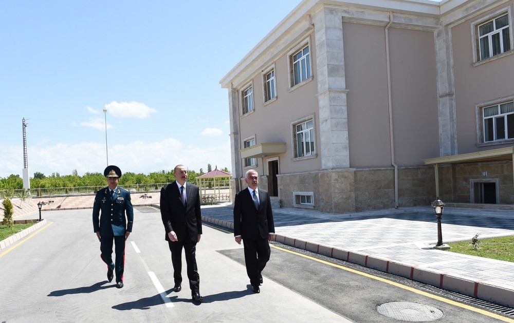 Prezident sərhəd dəstəsində yaradılan şəraitlə tanış oldu - FOTOLAR