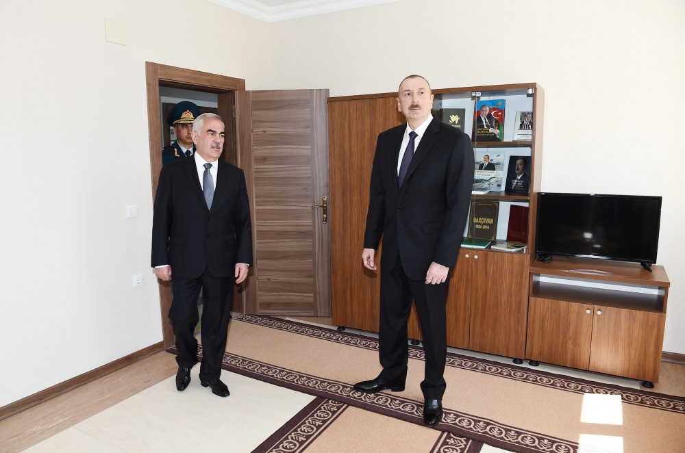 Prezident sərhəd dəstəsində yaradılan şəraitlə tanış oldu - FOTOLAR