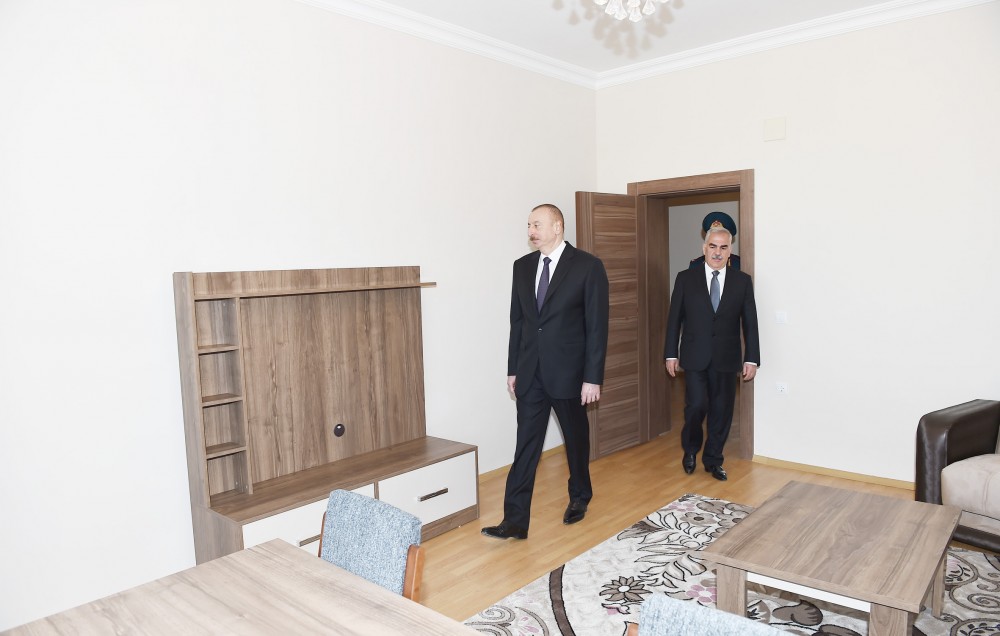 Prezident sərhəd dəstəsində yaradılan şəraitlə tanış oldu - FOTOLAR