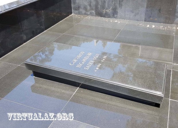 II Fəxri Xiyabanda və ətrafında məzarüstü abidələr oğurlandı  VİDEO-FOTO