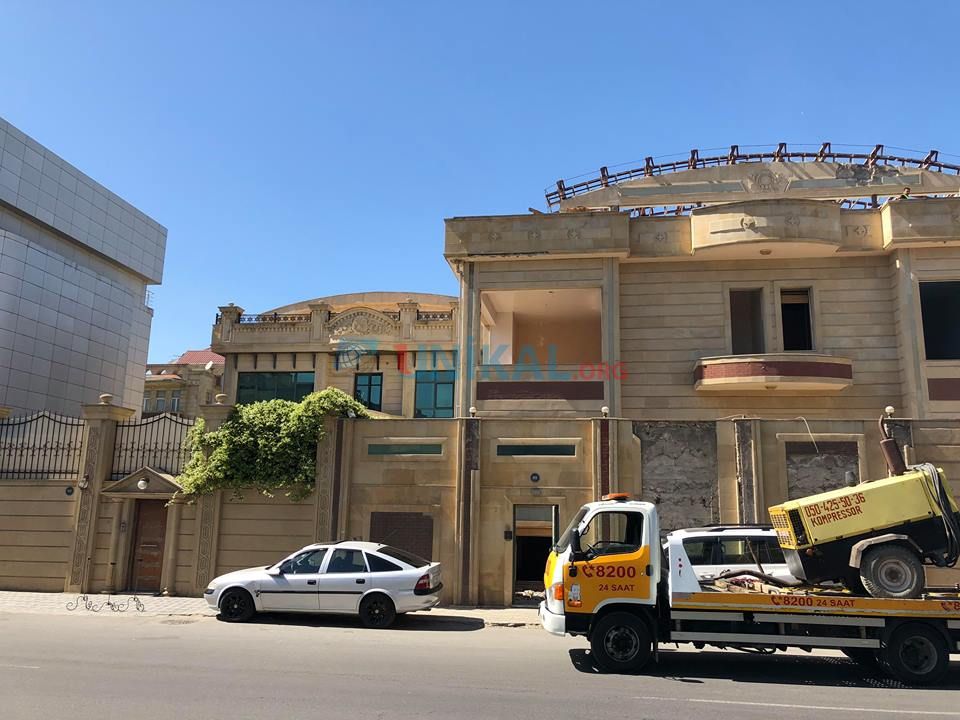 Mərhum nazirin villası sökülür  - FOTOLAR