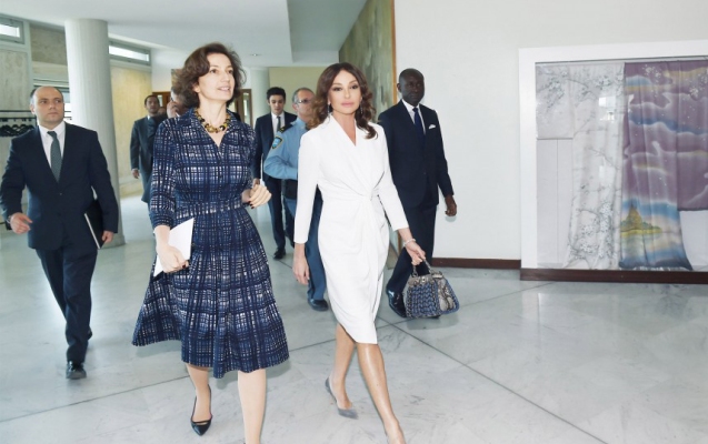 Mehriban Əliyeva baş direktorla görüşdü - FOTO