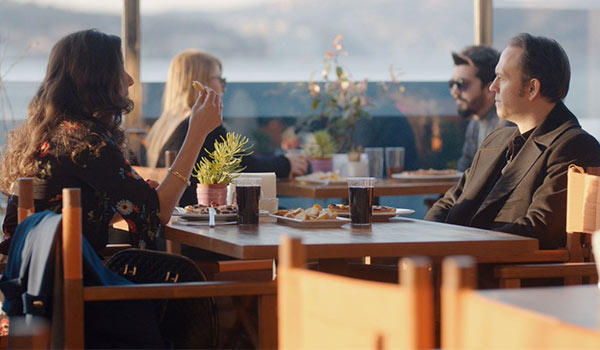 Məşhur serialın aktrisası geyimi ilə diqqət mərkəzində -  FOTO