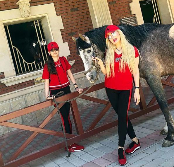 Məleykə Əsədovaya bahalı ərəb atı hədiyyə olundu   - FOTO-VİDEO