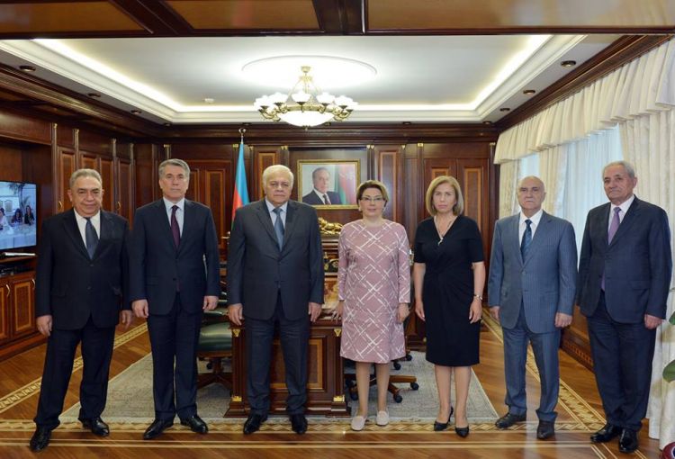 Spiker Aytən Mustafazadəni təltif etdi   - FOTO