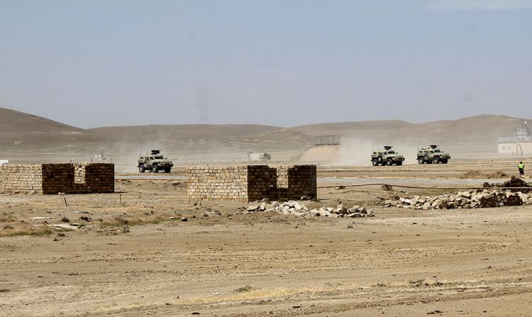 NATO-nun qərargah rəisi kəşfiyyat bölüyünün təlimini izlədi - FOTOLAR