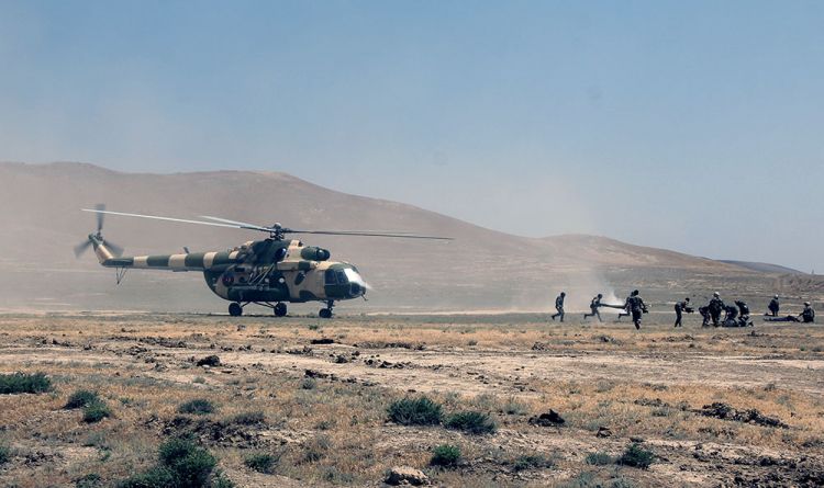 NATO-nun qərargah rəisi kəşfiyyat bölüyünün təlimini izlədi - FOTOLAR
