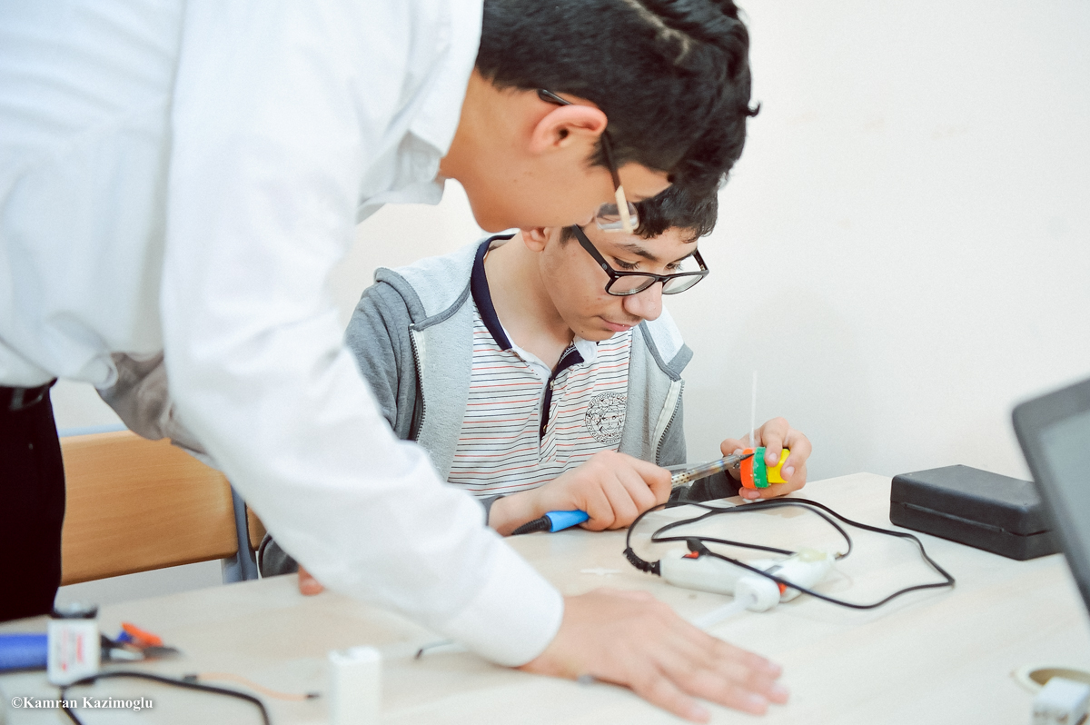 Qərbi Kaspi Universitetində robotlar yarışıb -  Fotolar