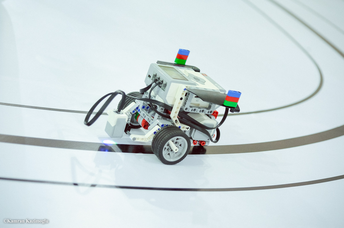 Qərbi Kaspi Universitetində robotlar yarışıb -  Fotolar