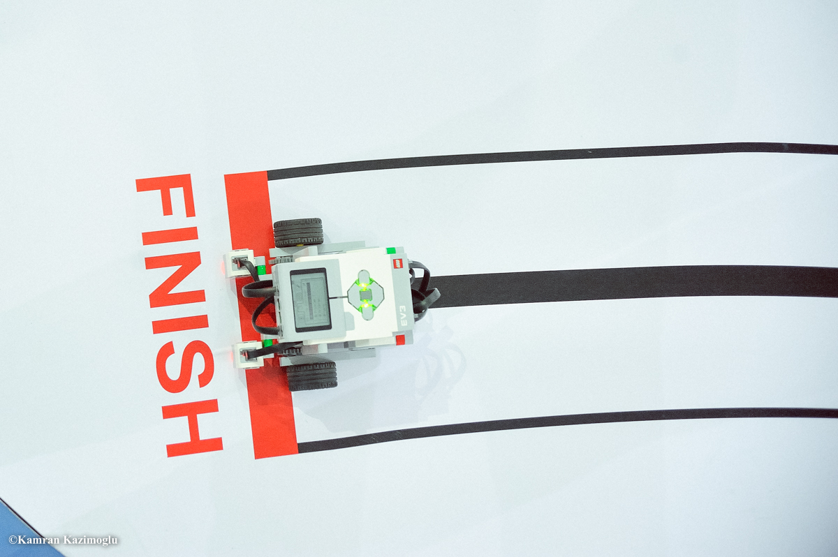 Qərbi Kaspi Universitetində robotlar yarışıb -  Fotolar