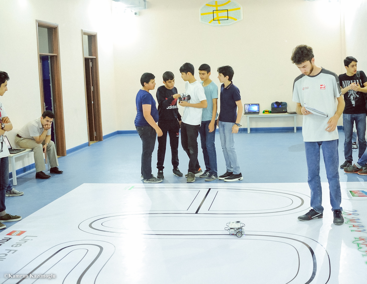 Qərbi Kaspi Universitetində robotlar yarışıb -  Fotolar