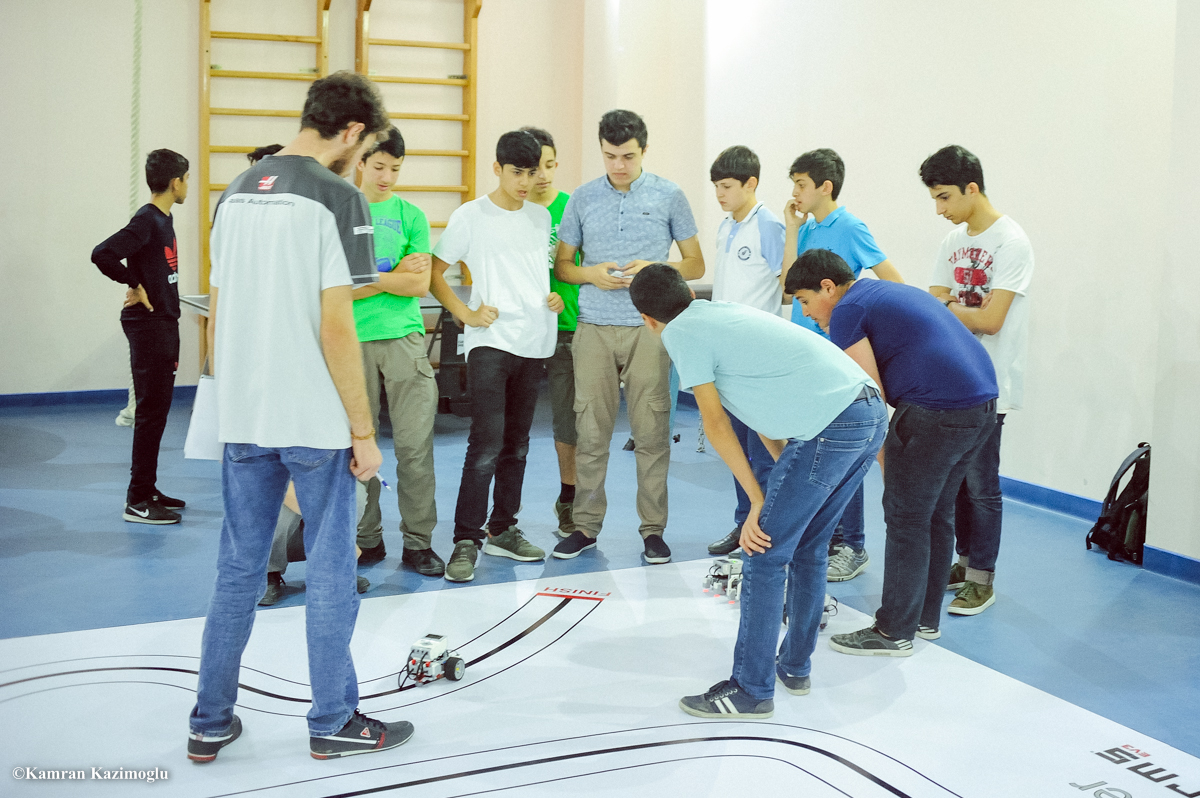 Qərbi Kaspi Universitetində robotlar yarışıb -  Fotolar