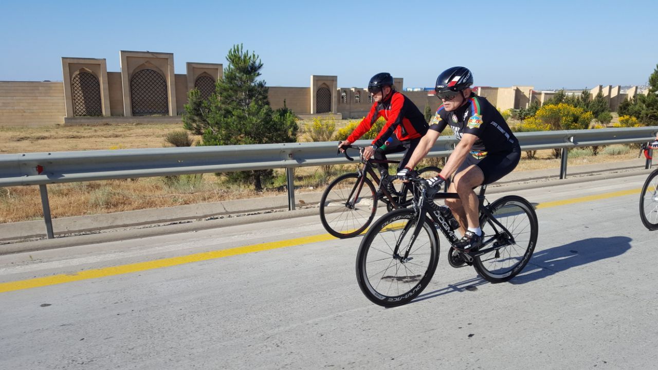 Mədət Quliyev və Elçin Quliyev  veloyürüşdə (FOTOLAR)