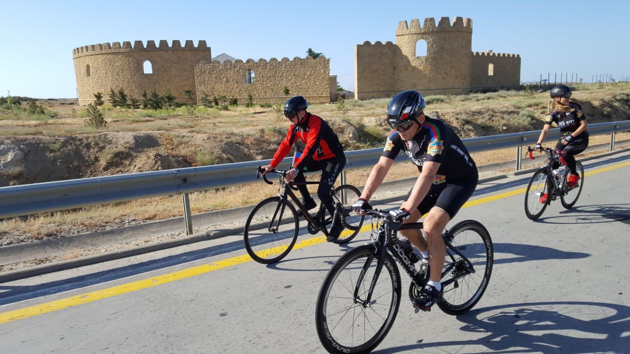 Mədət Quliyev və Elçin Quliyev  veloyürüşdə (FOTOLAR)