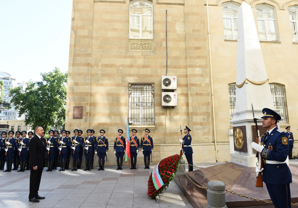İlham Əliyev Cümhuriyyət abidəsini    ziyarət etdi - FOTOLAR