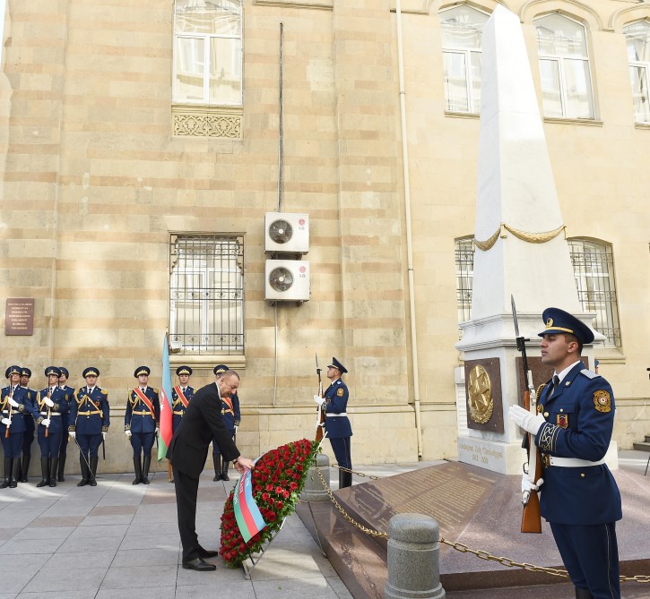 İlham Əliyev Cümhuriyyət abidəsini    ziyarət etdi - FOTOLAR