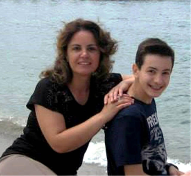 17 yaşlı oğlan valideynlərini öldürdüâ€¦ â€“  FOTO