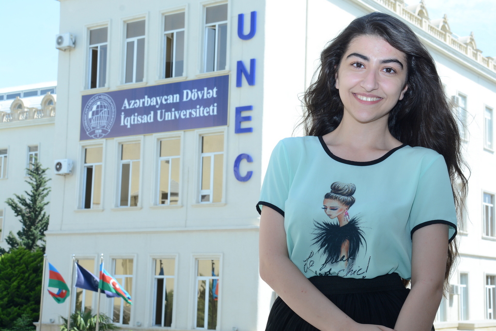 700 bal toplayan abituriyent:   UNEC uğrunda rəqabət güclüdür (FOTO)