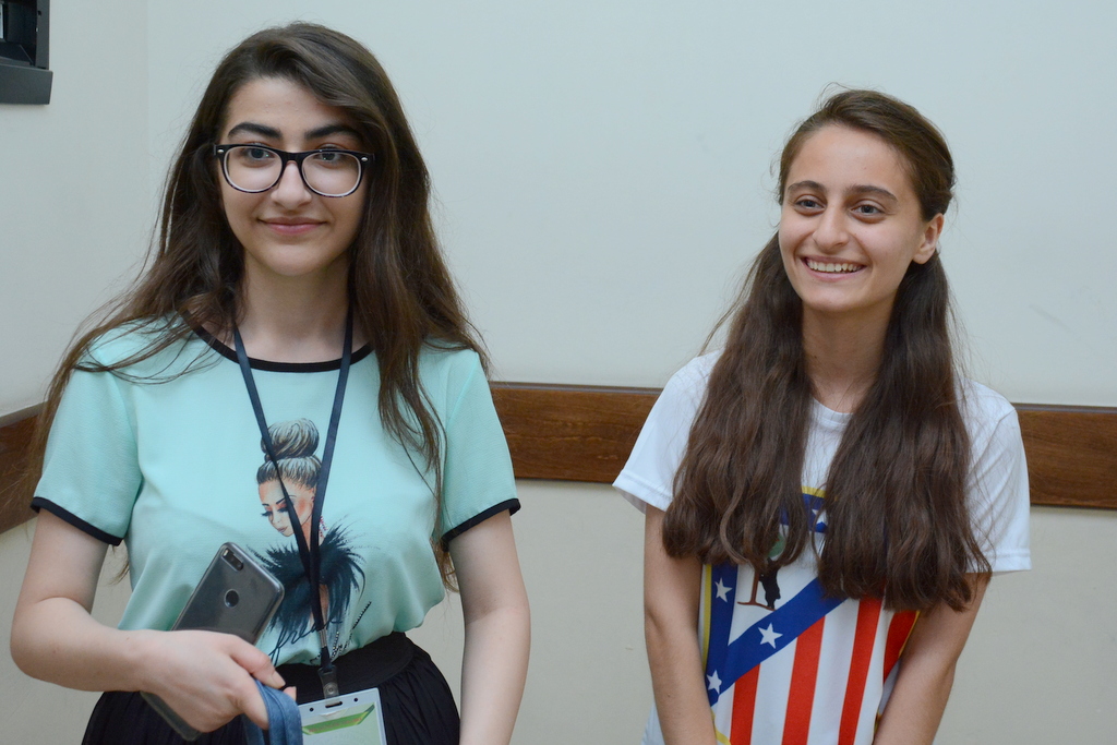 700 bal toplayan abituriyent:   UNEC uğrunda rəqabət güclüdür (FOTO)