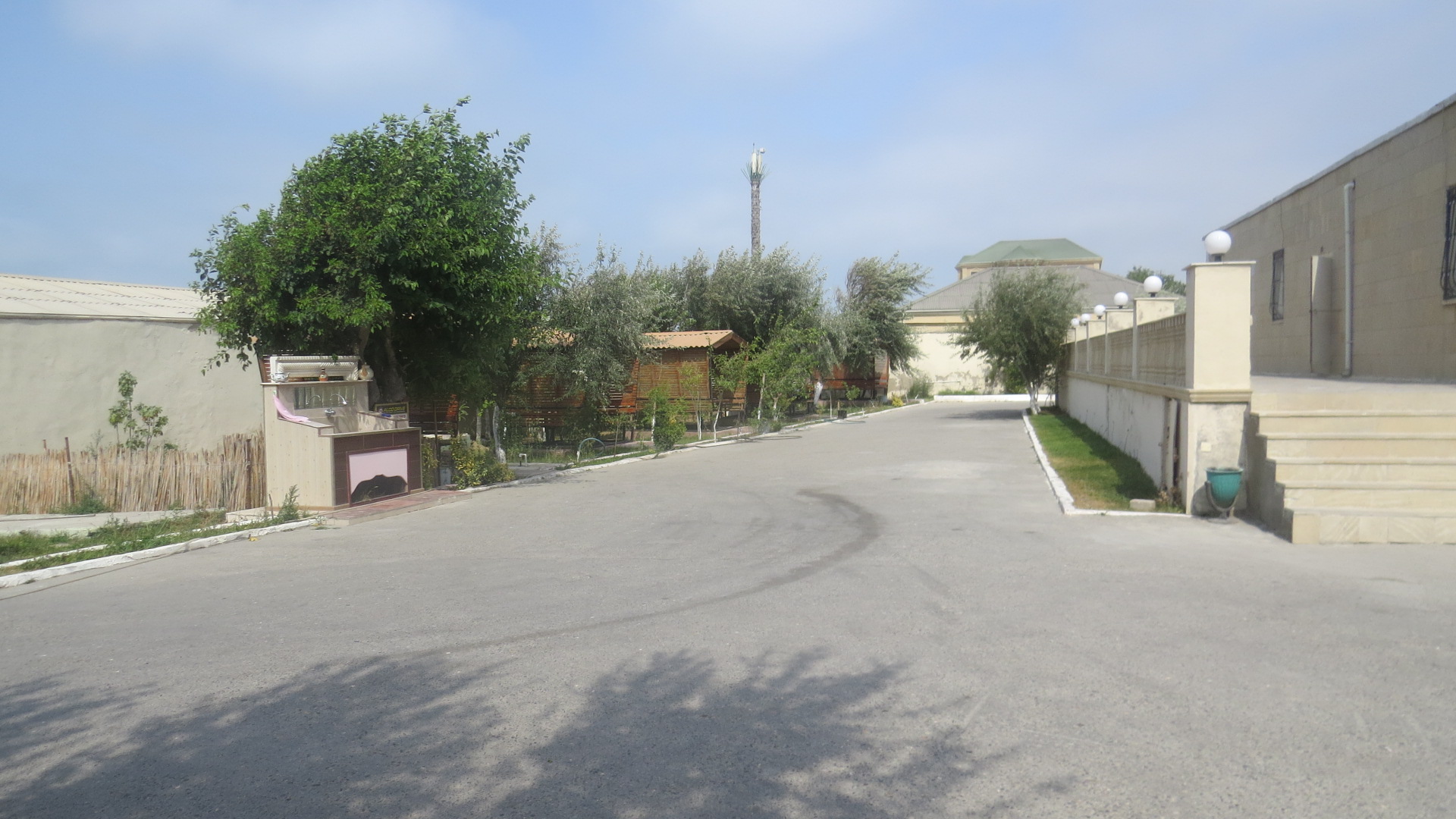 Ticarət obyektinə ilkin start qiymətindən 2 dəfə çox məbləğ təklif edildi  - FOTOLAR