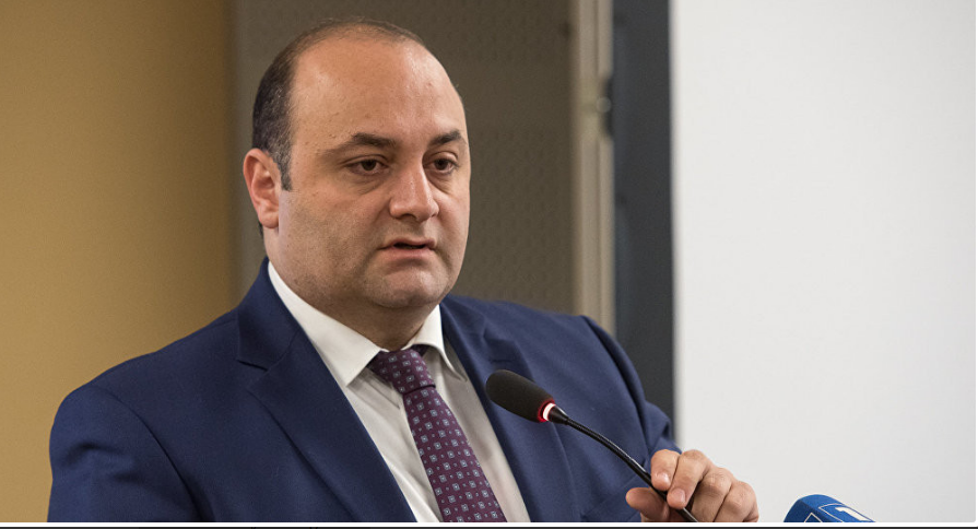 Deputatın nazir müavini olan oğlu  istefa  VERDİ - FOTO