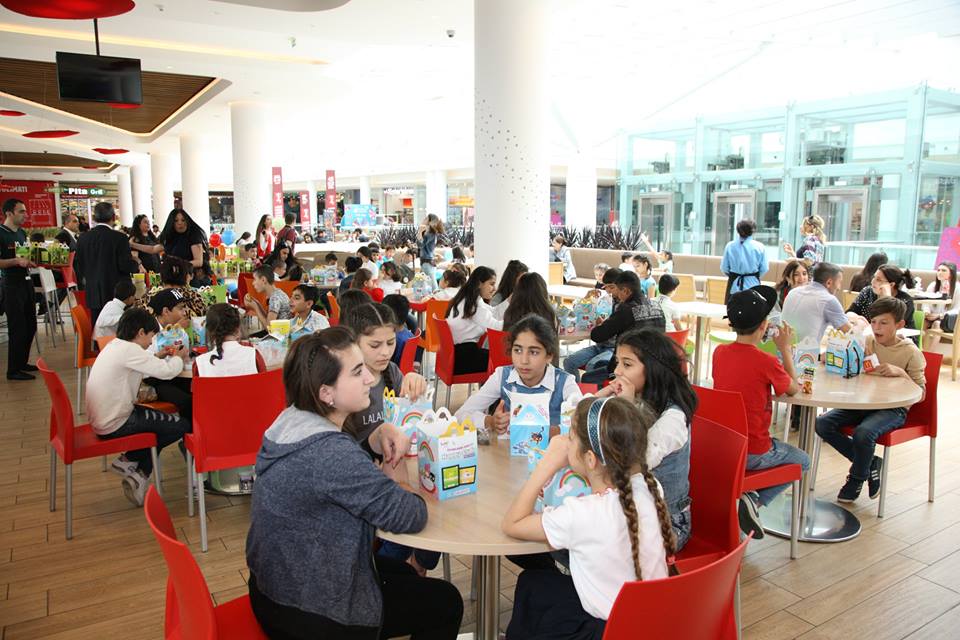 Vergilər Nazirliyi kimsəsiz uşaqları sevindirdi  - FOTOLAR