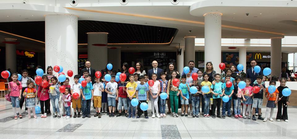 Vergilər Nazirliyi kimsəsiz uşaqları sevindirdi  - FOTOLAR