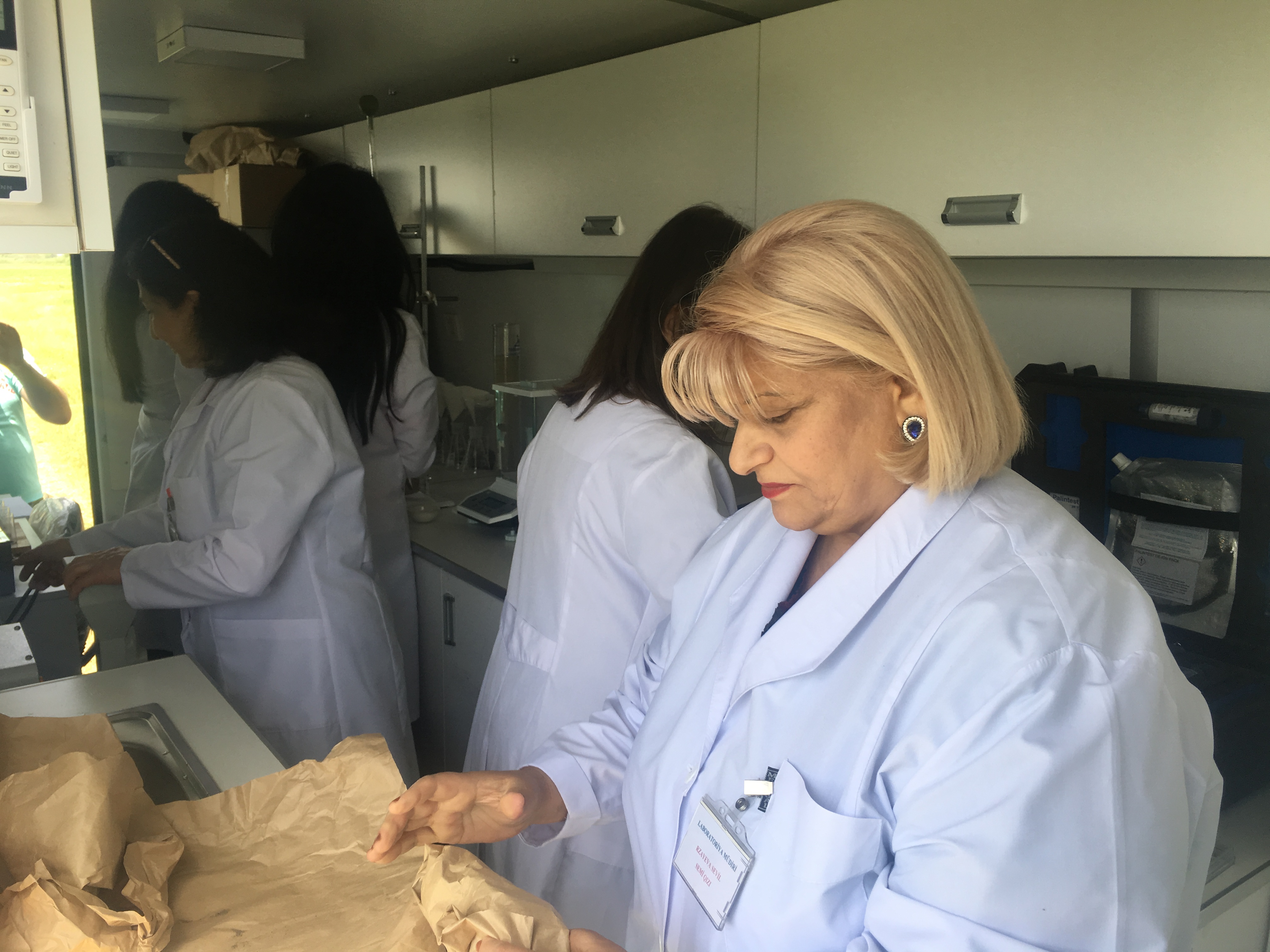 Mobil laboratoriyalar əkin sahələrində  