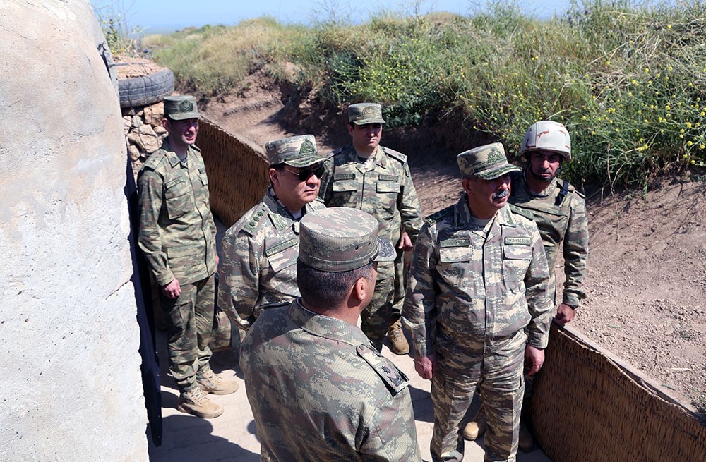 Zakir Həsənov ön xəttdə düşməni izlədi    - FOTOLAR