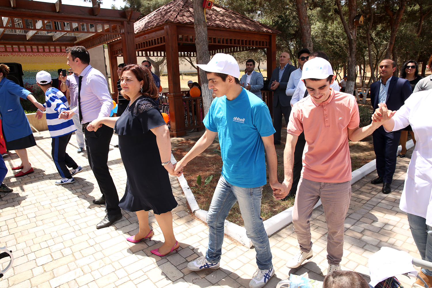 Dəmiryolçular uşaqları belə təbrik etdilər    - FOTOLAR