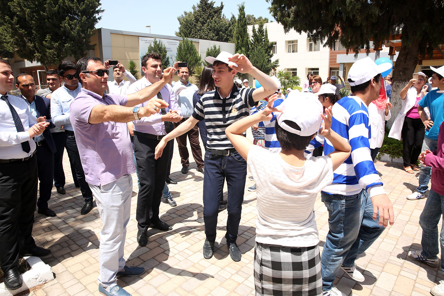 Dəmiryolçular uşaqları belə təbrik etdilər    - FOTOLAR