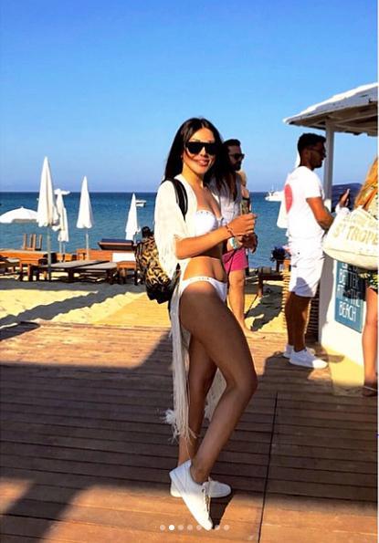 Azərbaycanlı model çimərlik geyimində -  Fotolar