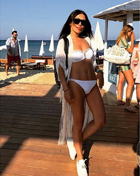 Azərbaycanlı model çimərlik geyimində -  Fotolar