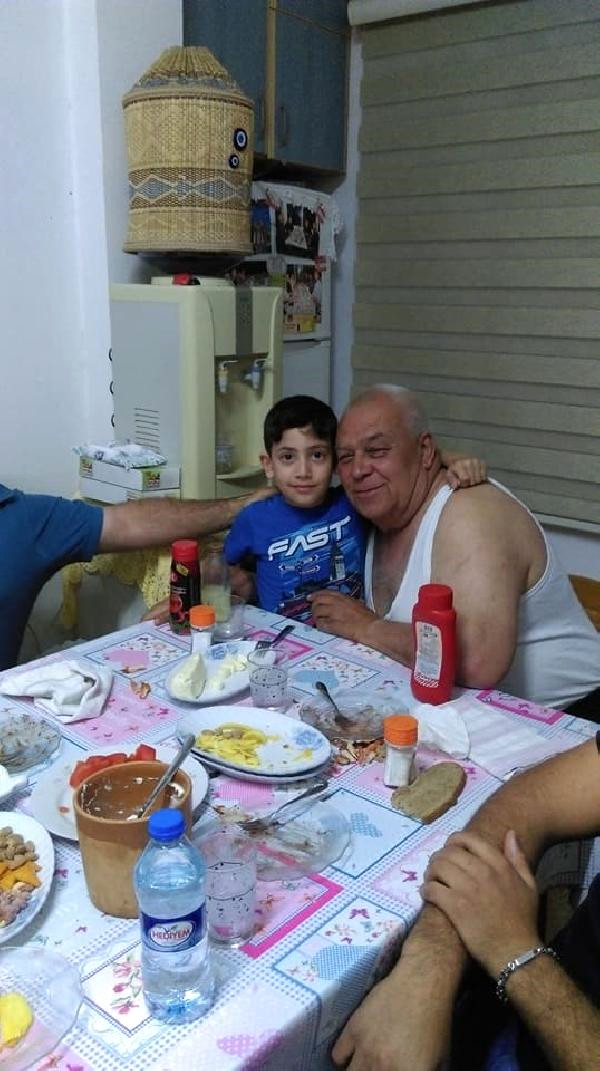Anadan dəhşətli CİNAYƏT:   7 yaşlı oğlunu yatdığı yerdə 31 dəfə bıçaqladı (FOTOLAR)