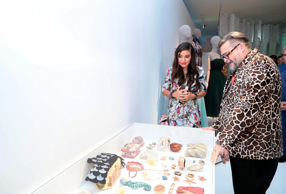 Prezidentin qızı sərgidə - FOTOLAR