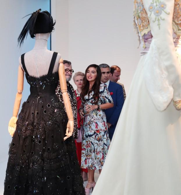 Prezidentin qızı sərgidə - FOTOLAR