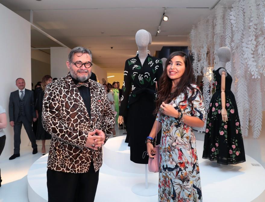 Prezidentin qızı sərgidə - FOTOLAR