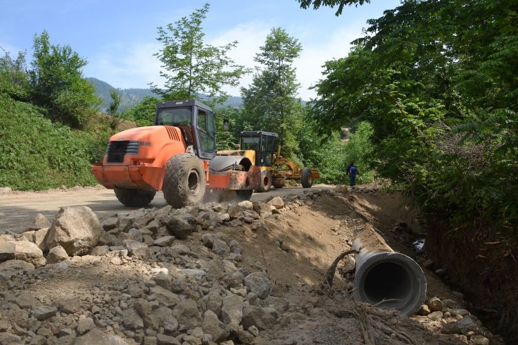  28 yaşayış məntəqəsini birləşdirən yol yenidən qurulur  - FOTOLAR