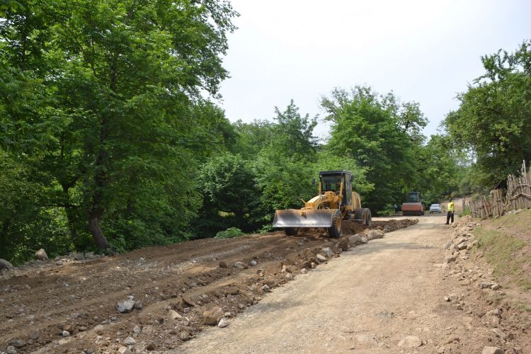  28 yaşayış məntəqəsini birləşdirən yol yenidən qurulur  - FOTOLAR