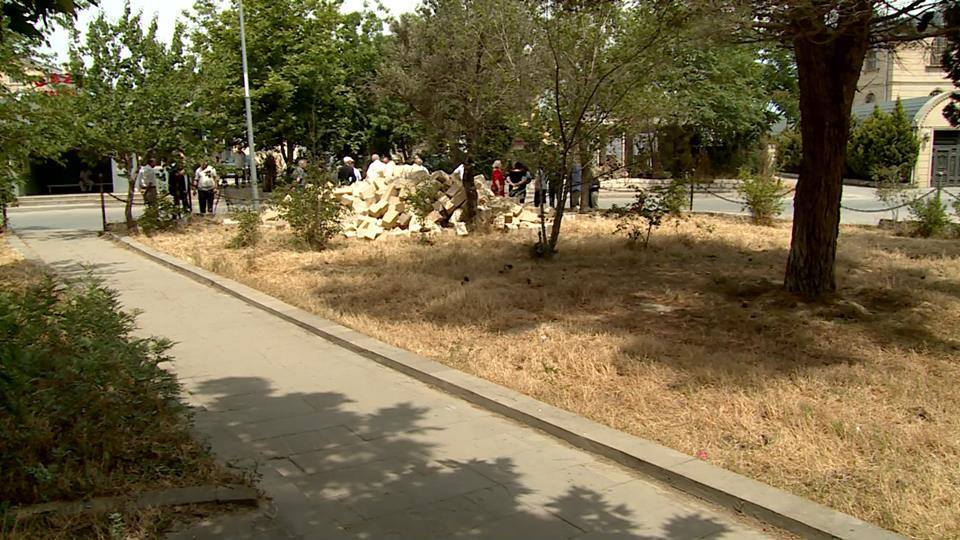 Bakıda park məhv edilir -   40 yaxın ağac... (FOTOLAR-VİDEO)