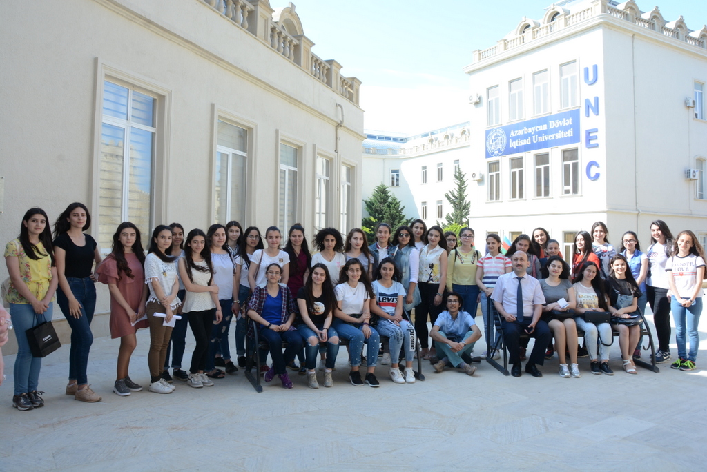 700 bal toplayan abituriyent UNEC-də    - FOTOLAR